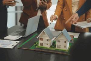 team-of-architectures-and-businessmen-discussing-and_45112273